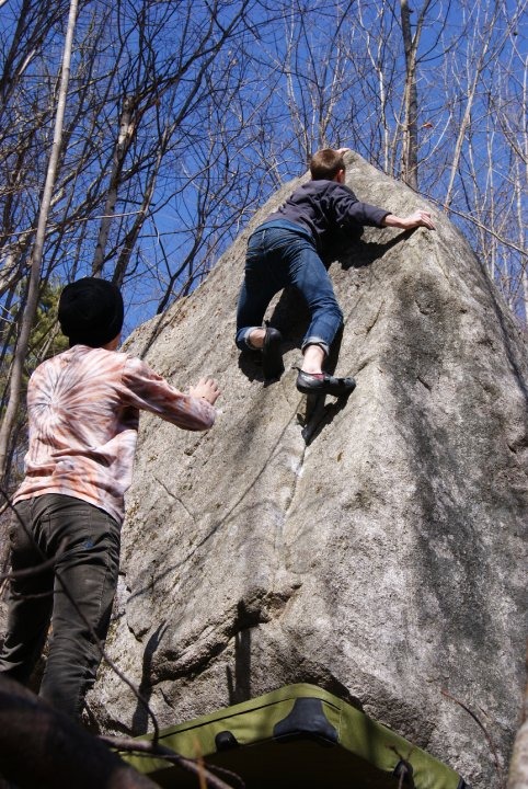 Scoop boulder